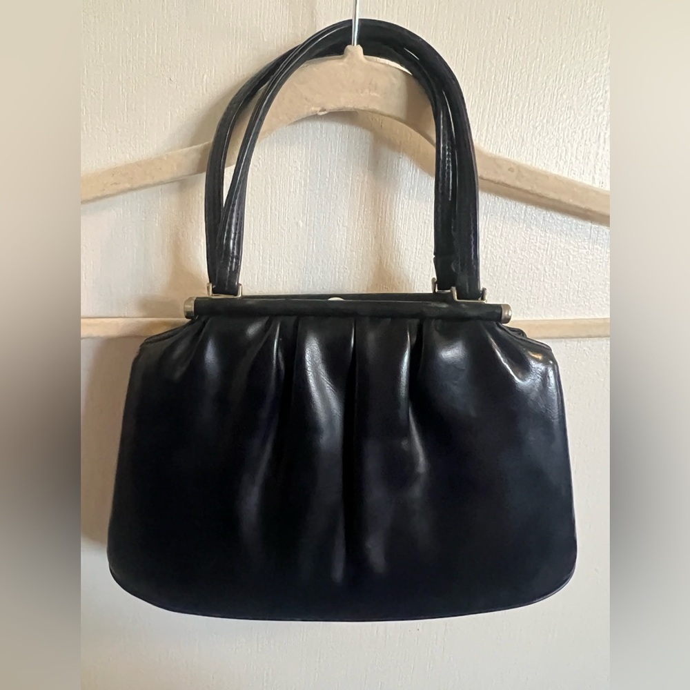 Vintage navy leather handbag with kisslock